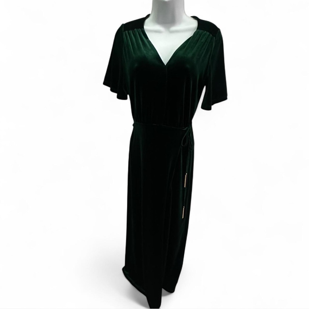 Elegant Green Velvet Wrapped Maxi Dress with short sleeves and decorated belt XS